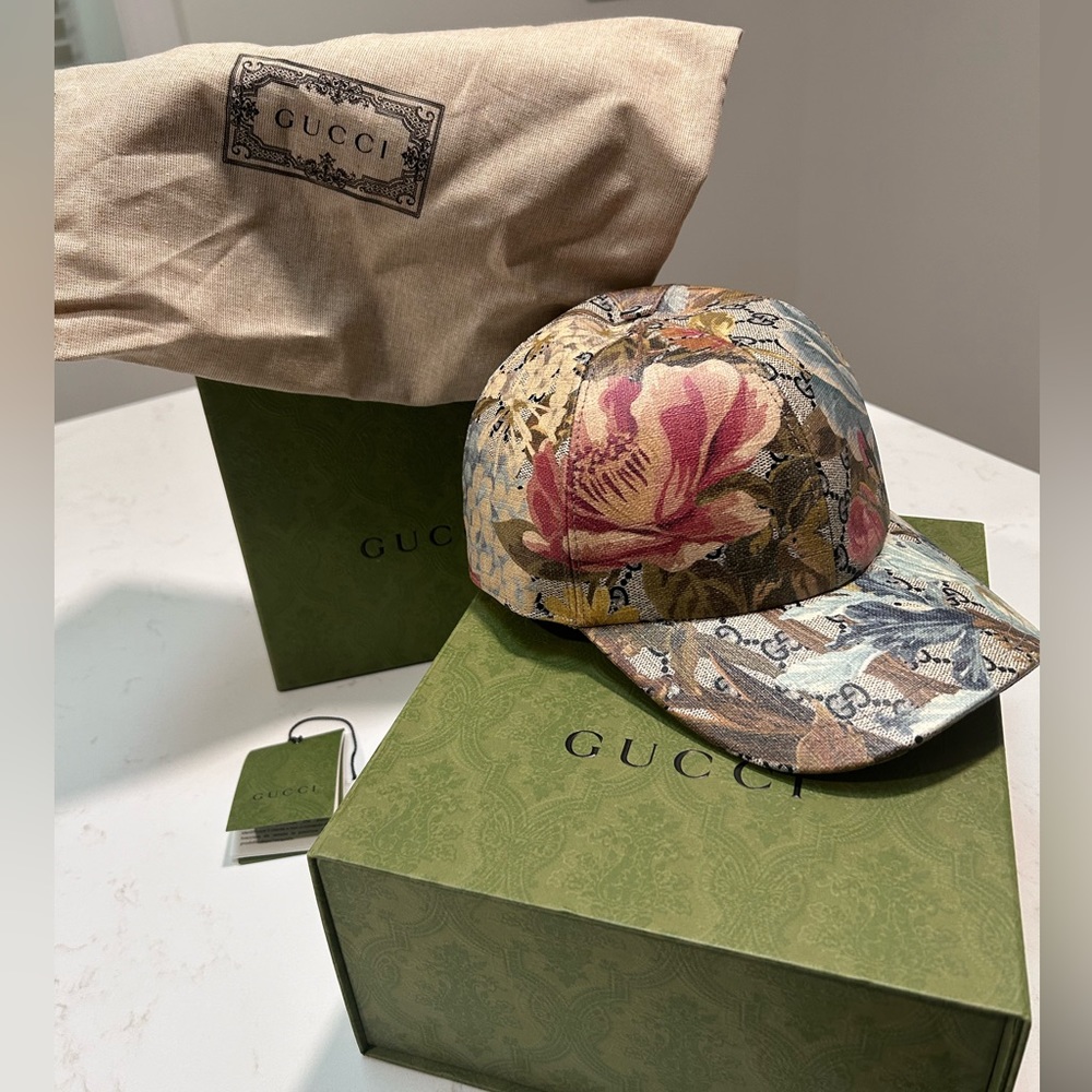 AUTHENTIC Gucci Supreme Flora Hat Size Medium